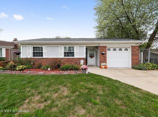 3 Oriole Ct, Woodridge, IL 60517