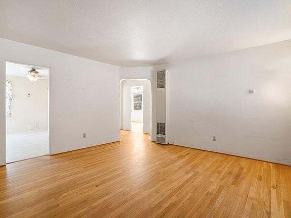4th image of 808 Alvarado Dr SE
