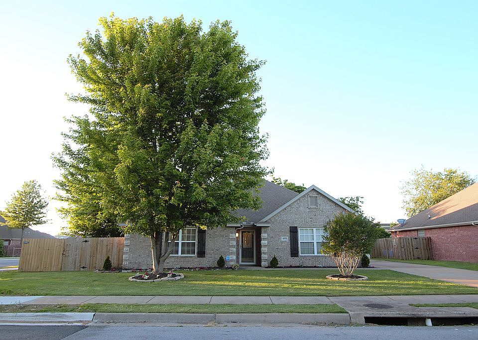 1st image of 3909 W Amour Dr