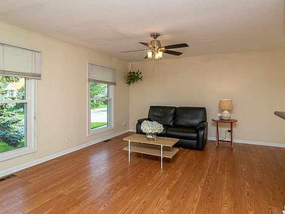 4th image of 613 N Walnut Ln