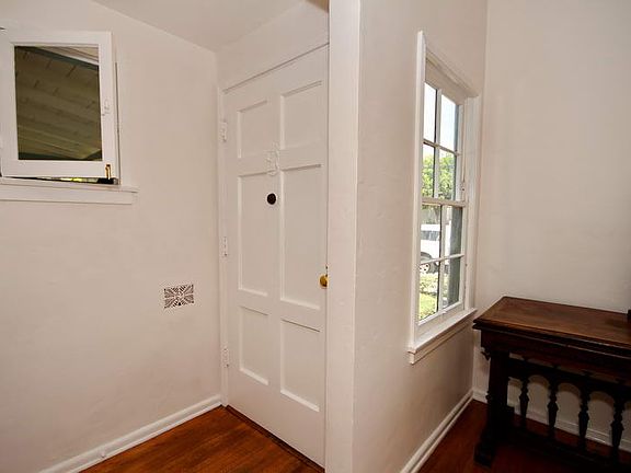 4th image of 3010 Pearl St