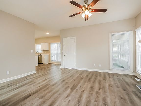 4th image of 360 Woodstream Dr