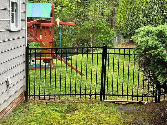 4th image of 4090 Norton Pl SE