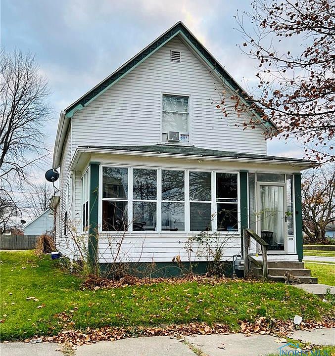 2nd image of 751 Fernwood Ave