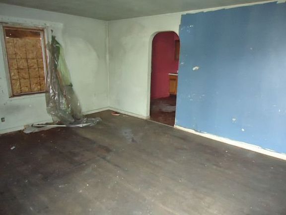 2nd image of 31 Hollencamp Ave