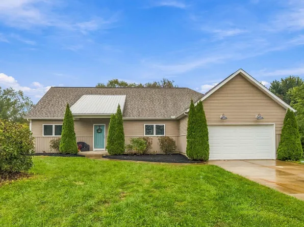 38 Buttercup Ct SW, Pataskala, OH 43062