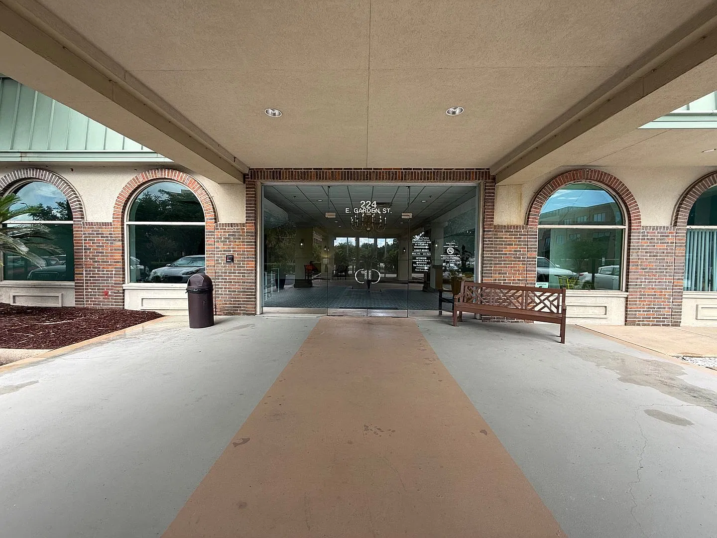 Downtown Pensacola - Carlton Palms - 1 bedroom, 1 bathroom studio - Community pool — Photo 2
