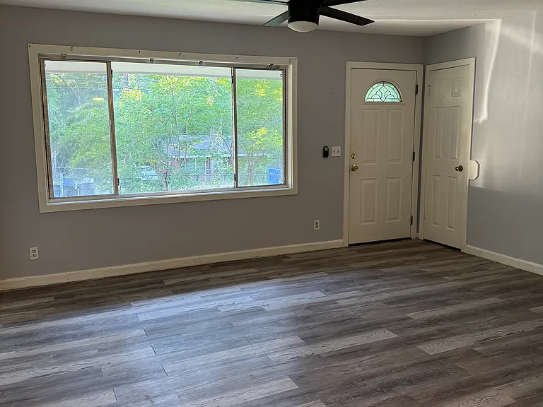 4807 Wellborn Dr — Photo 2