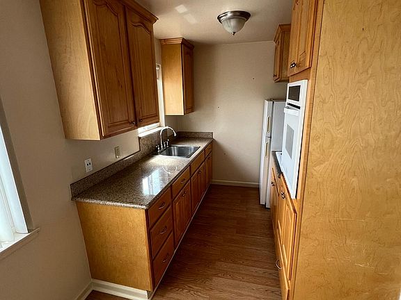 4th image of 1032 Grand Ave #1