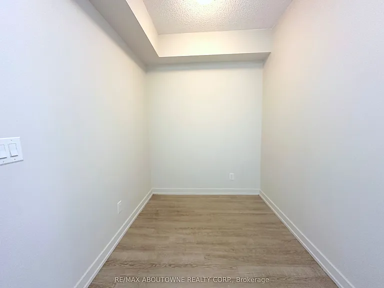 763 Woodbine Ave #406 — Photo 8