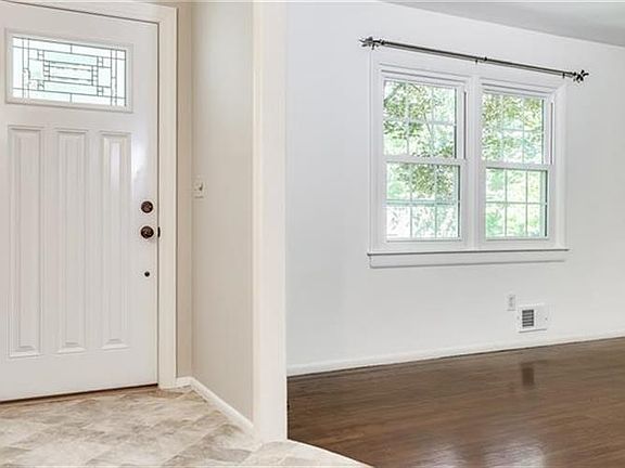 5th image of 90 Arlene Ct