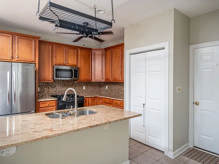 421 Suri Dr — Photo 15
