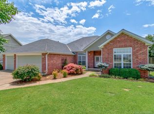 5560 Chickering Ct, Bartlesville, OK 74006