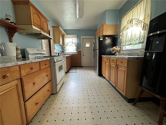 4th image of 2615 Van Buren Ave