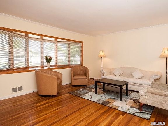 5th image of 10 Wellesley Ln