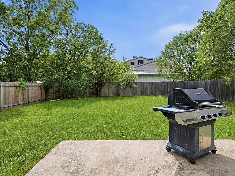 1109 Bradbury Ln — Photo 17