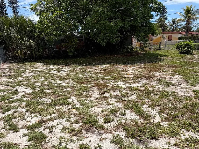 1770 NW 25th Ter — Photo 18