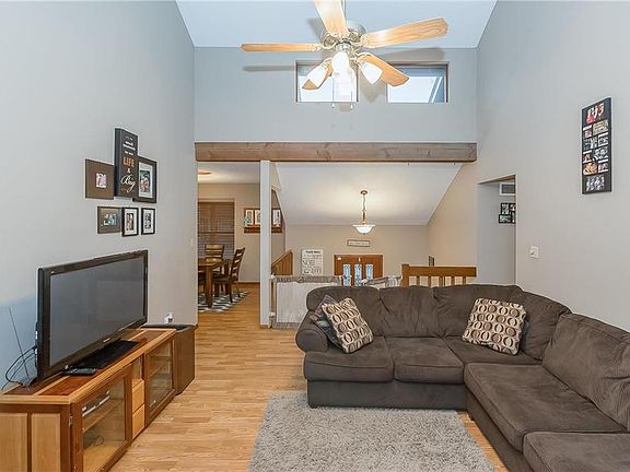 5th image of 1501 SW Highland Dr