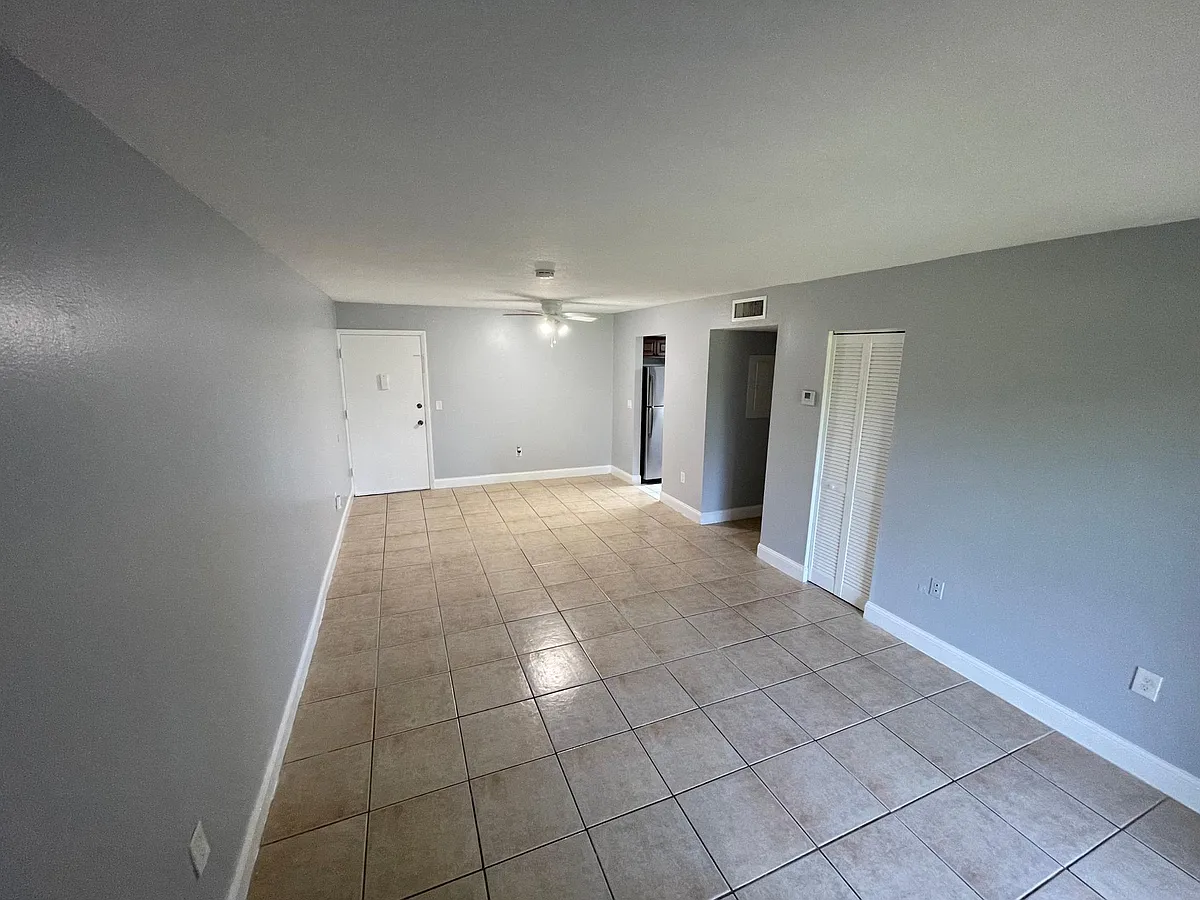 Building Photo - 924 Lake Destiny Rd #B