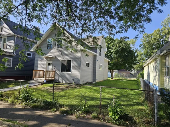 1010 8th St, Waukegan, IL 60085