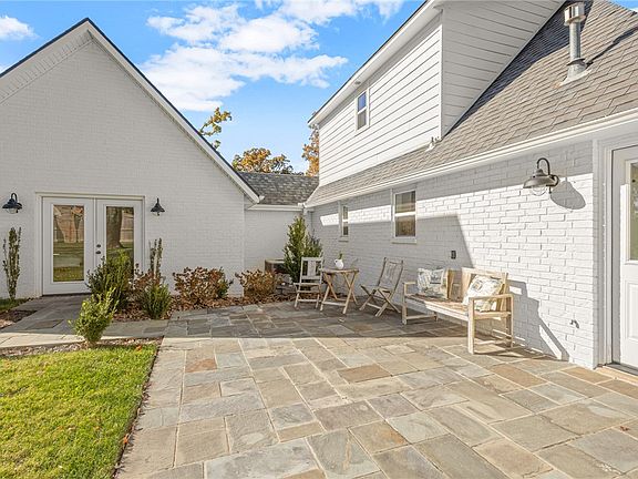 3rd image of 405 Trails End Ln
