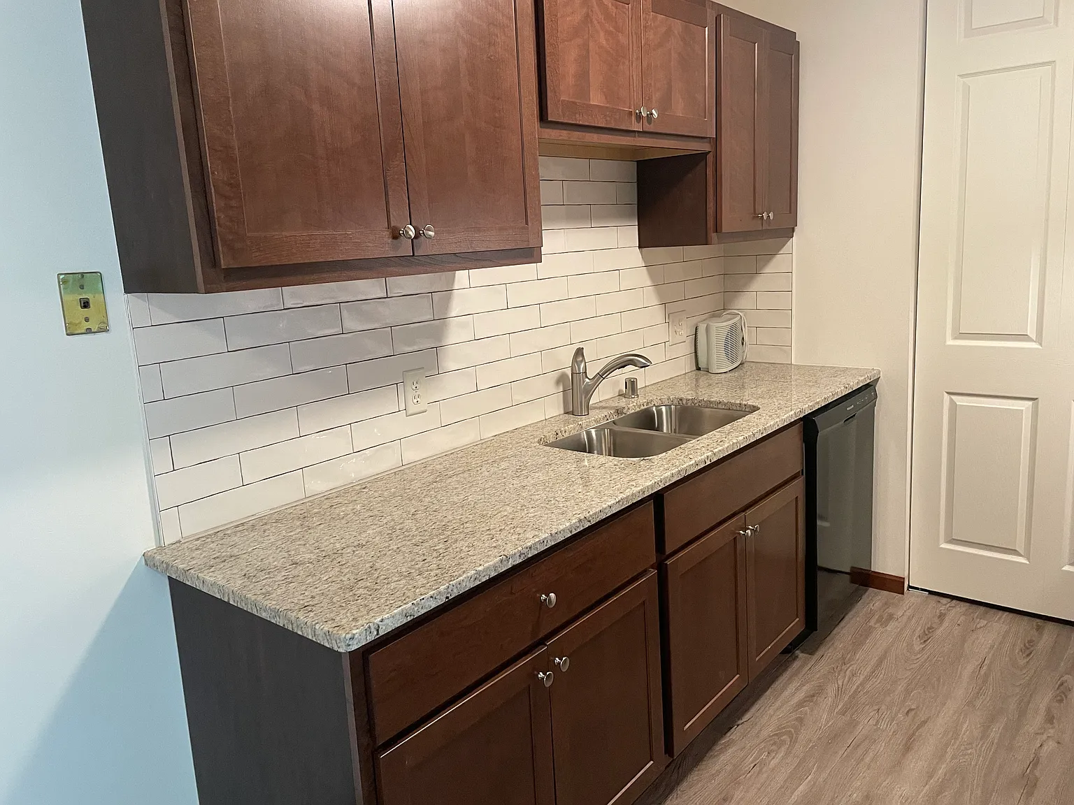 2 bed, 1100 sqft, $1,300 — Photo 4