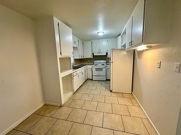 1317 Cambridge Dr — Photo 8