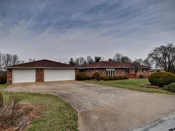 3rd image of 2303 Westwind Dr