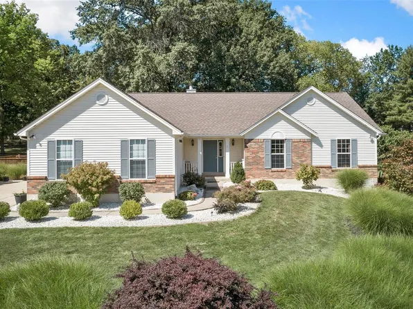 610 Saint Georges Chappel Ct, Saint Charles, MO 63304