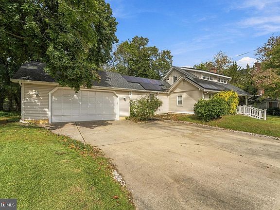 5th image of 304 Laurel Ave