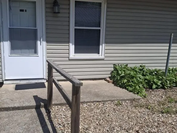 224 Steven St APT C, Carmi, IL 62821