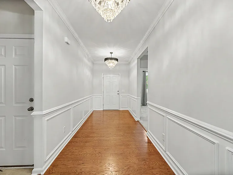 247 Clayburne Dr — Photo 3