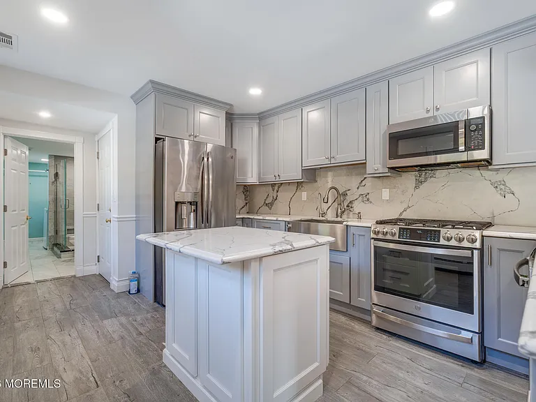351 Hollywood Ave — Photo 6