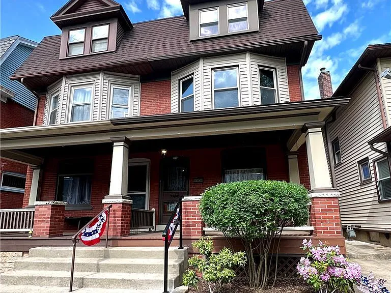 1119 Maple St — Photo 1