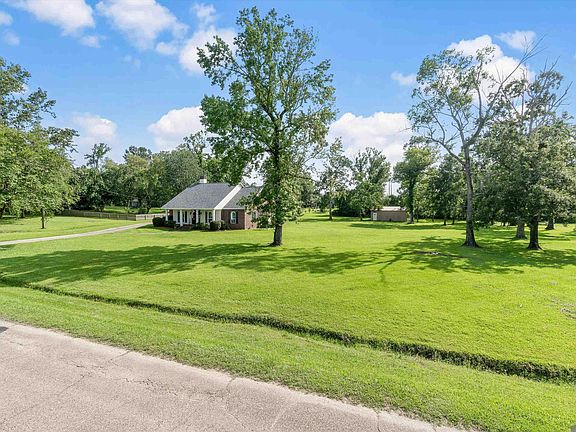 3rd image of 18521 Oakwood Dr