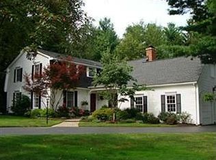 11 Knob Hill Rd, Orchard Park, NY 14127