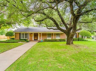 1216 Crestwood Dr, Cleburne, TX 76033