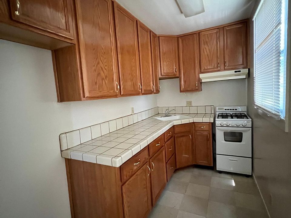 2nd image of 222 Acacia Ave