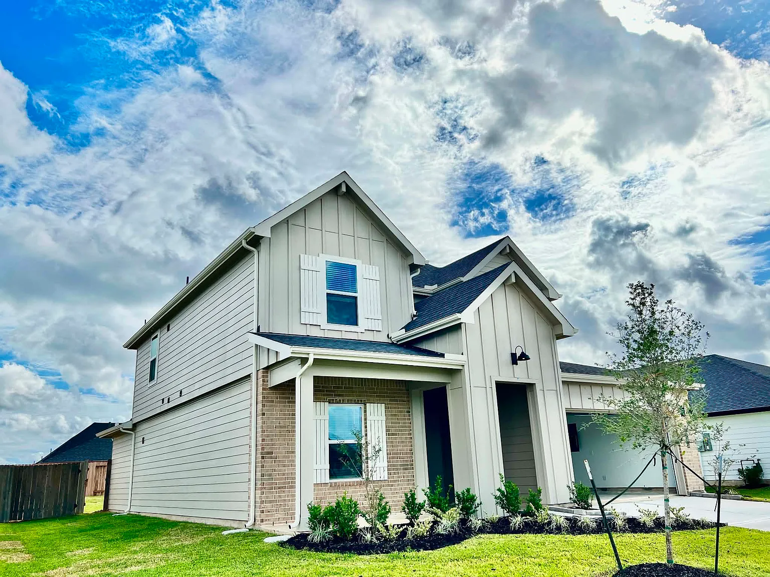 4 bed, 2.5 bath, 2456 sqft, $2,799 — Photo 3