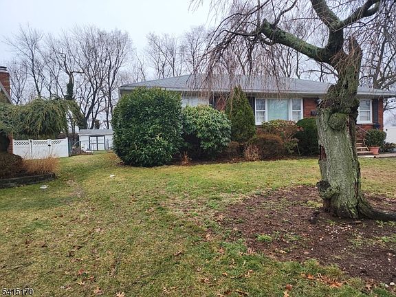 3rd image of 162 Rutgers Pl