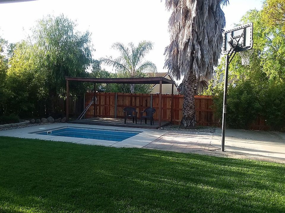 2nd image of 1393 Somerset Dr