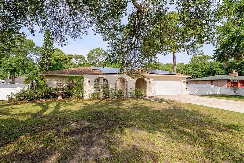 Welcome Home to 3076 Pine Street, Clearwater, 33763!