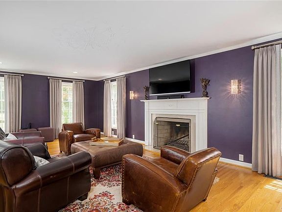 5th image of 35 Knollwood Ln