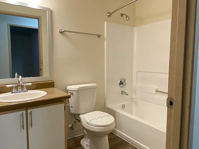 Chehalem Creek Apartments — Photo 25