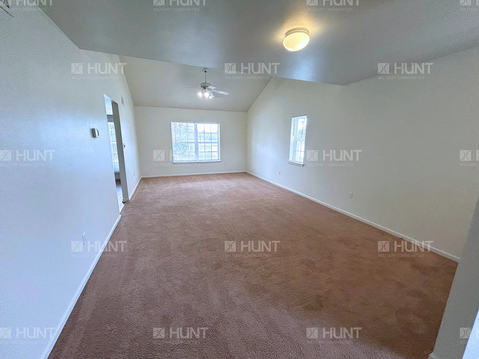 3 bed, 2.5 bath, 1861 sqft, $1,865 — Photo 2