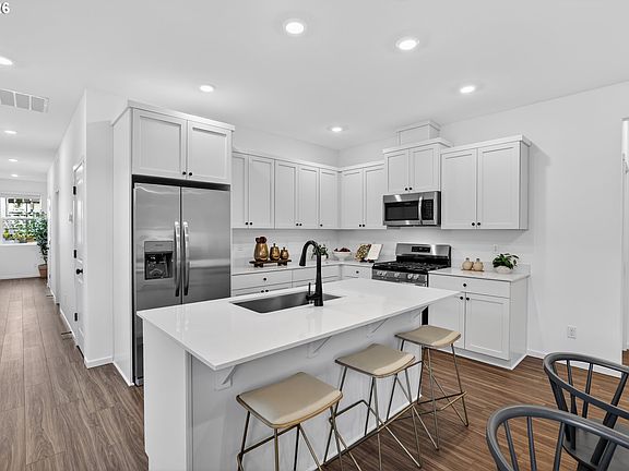 5th image of 1524 N Young St