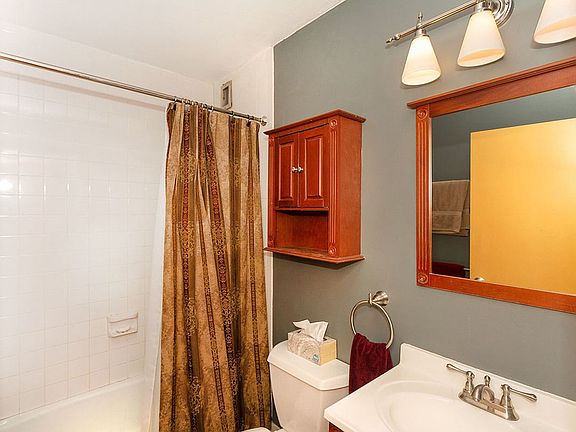 4th image of 301 E 45th St APT 5B