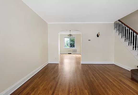 3rd image of 33-21 29th St