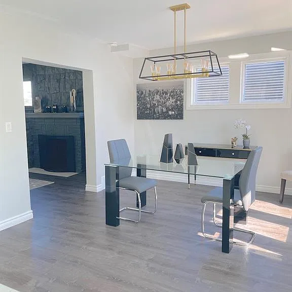 1677 Victoria Ave — Photo 10