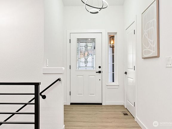 3rd image of 75 20th Avenue Ct
